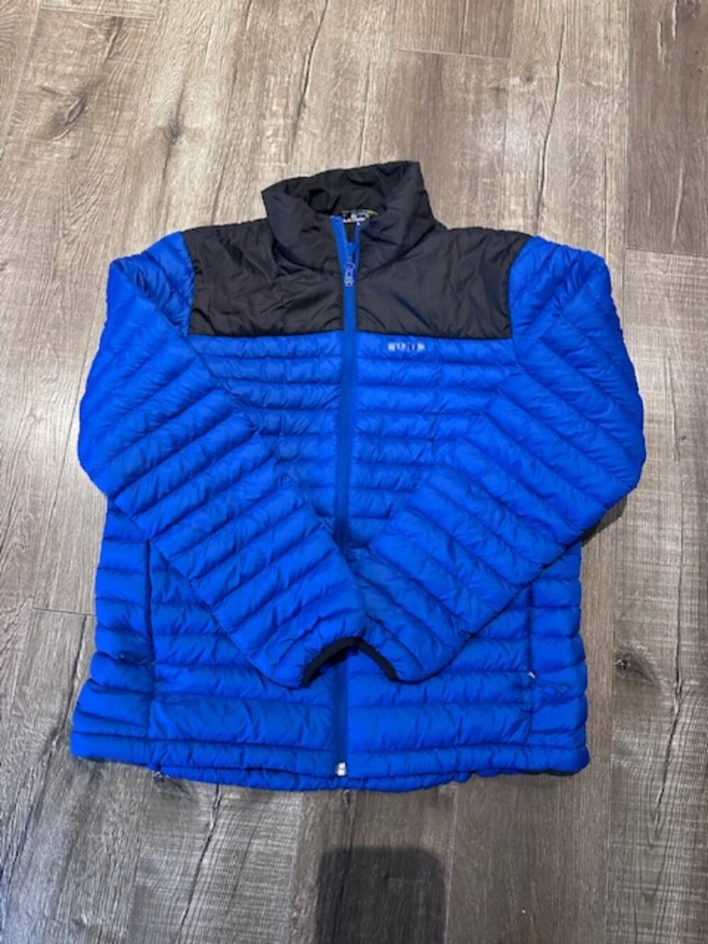 Helly Hansen mens medium puffy jacket